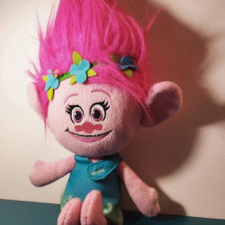 peluche troll interactive