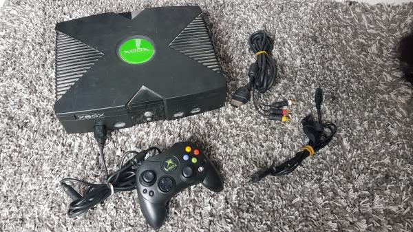Troc Echange Xbox 1ere Generation avec jeux et 2 Manette sur France