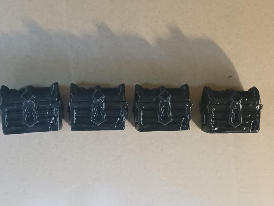 décors lot de 4 jolis coffre aux trésor pour Dungeon de heroquest ou autre