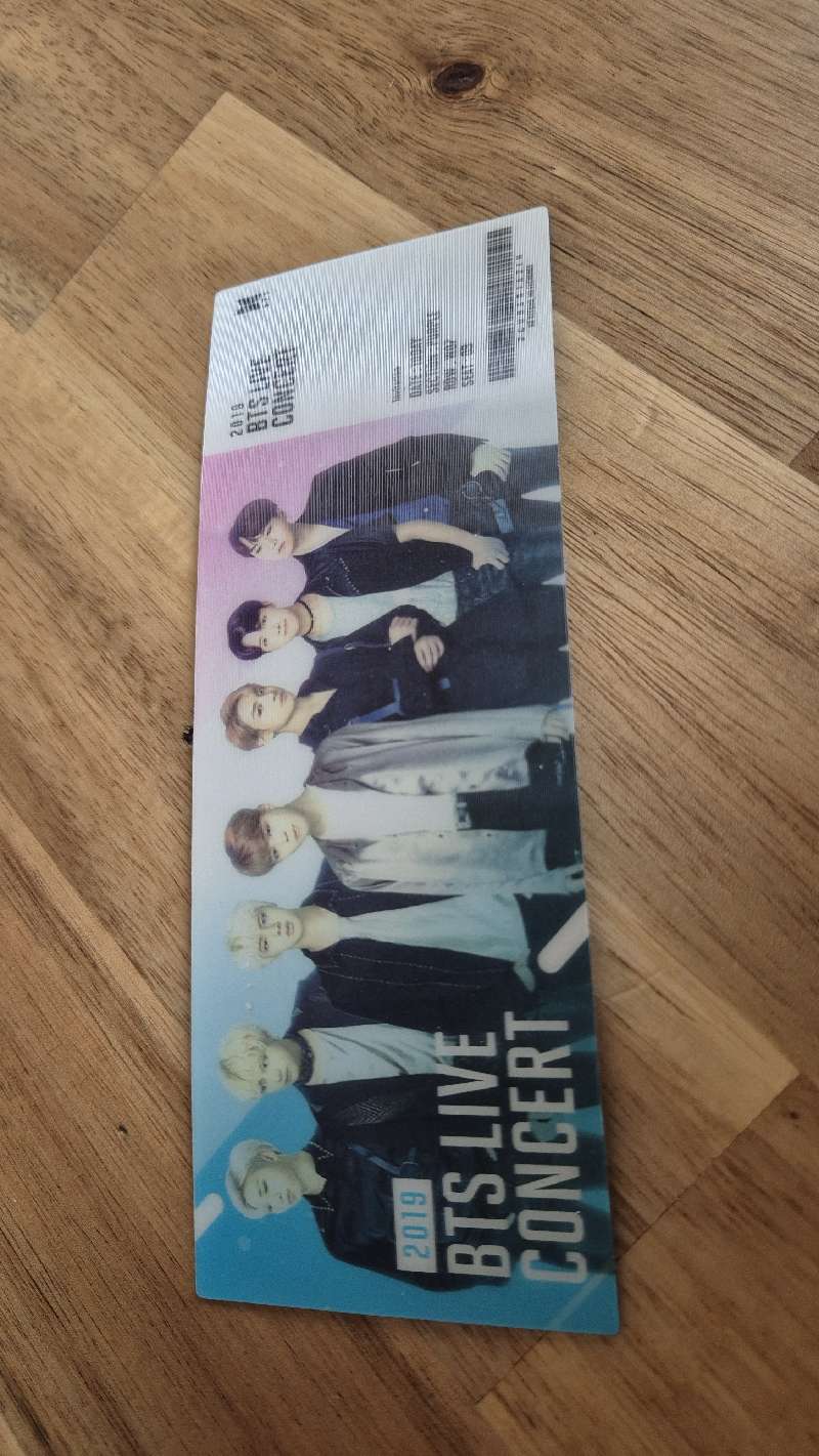 Carte holographique BTS world