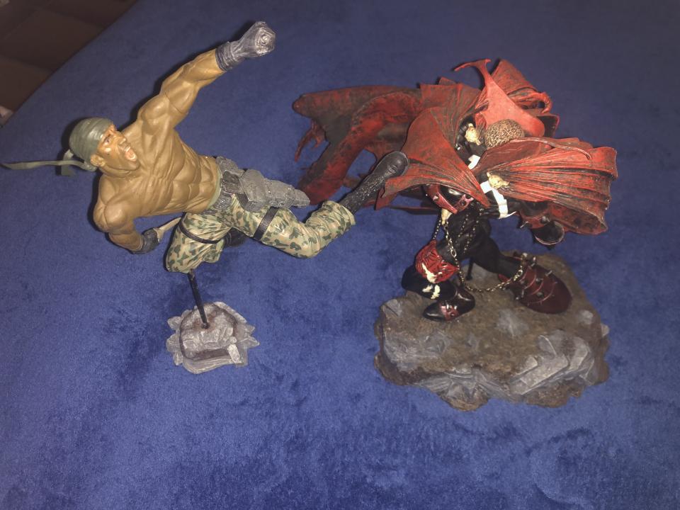 2 Action figurines Mcfarlane Spawn contre Al Simmons