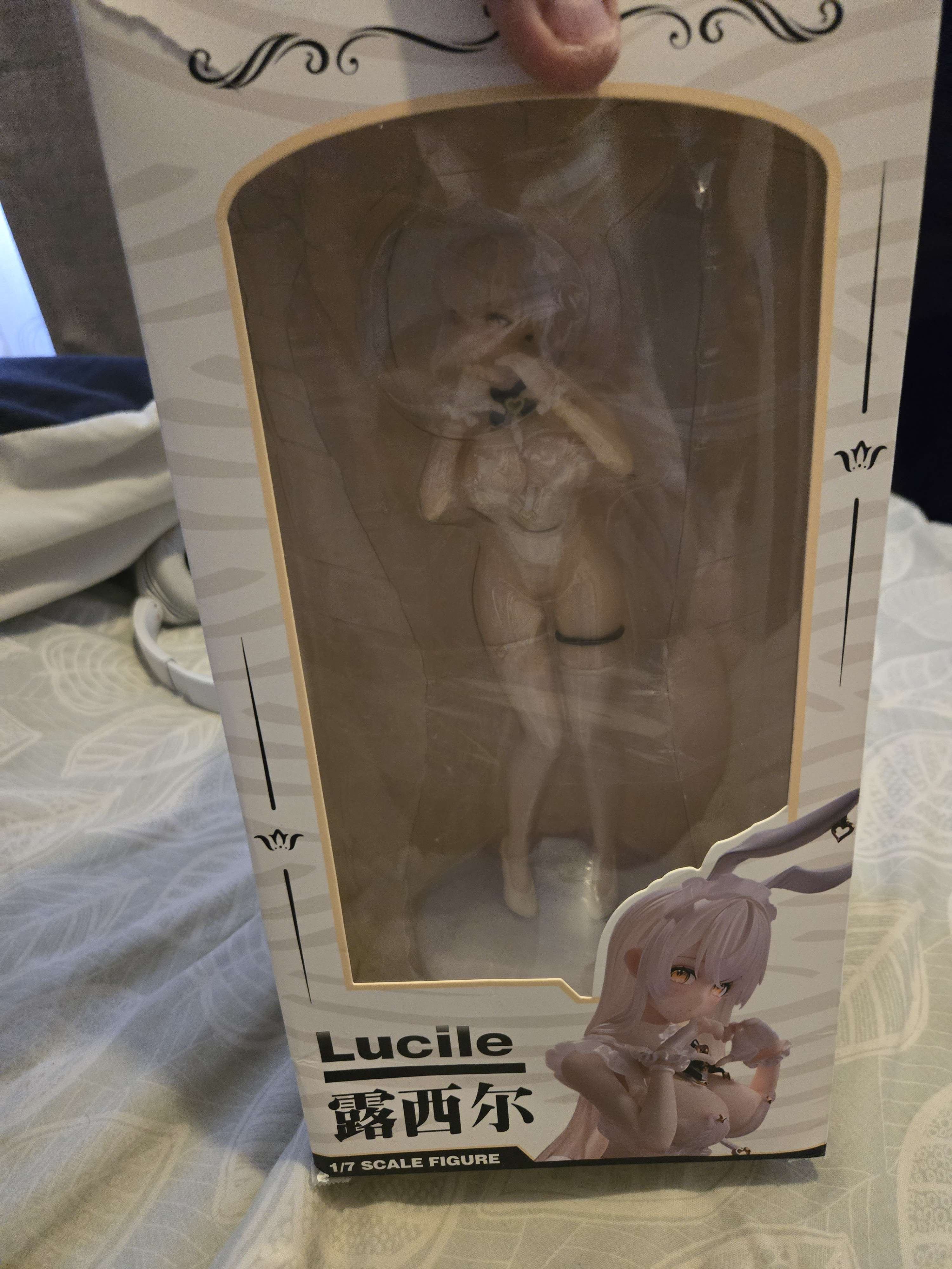 figurine (original caractere) Lucile sexy white bunnygirl