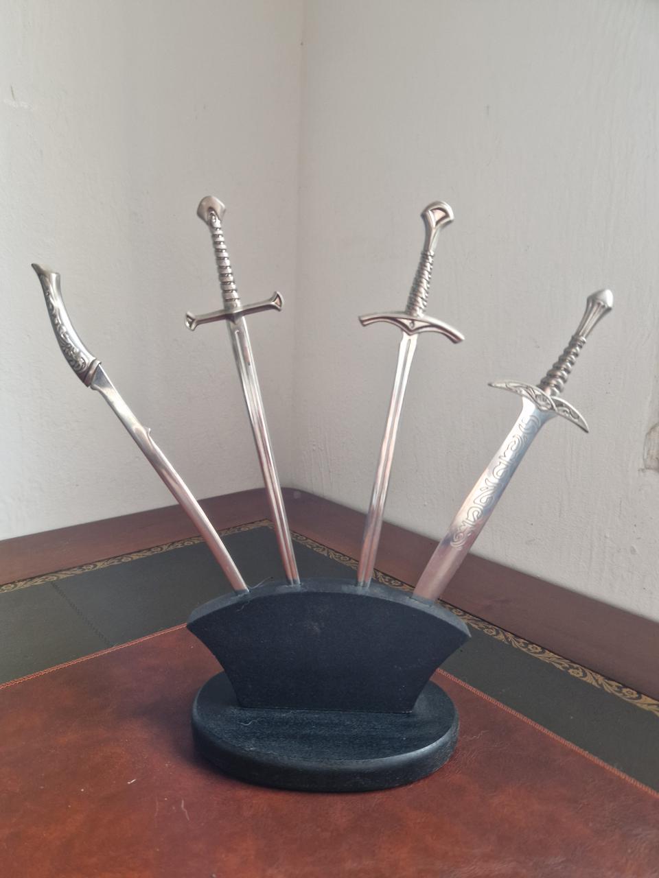 Coupe papier avec socle