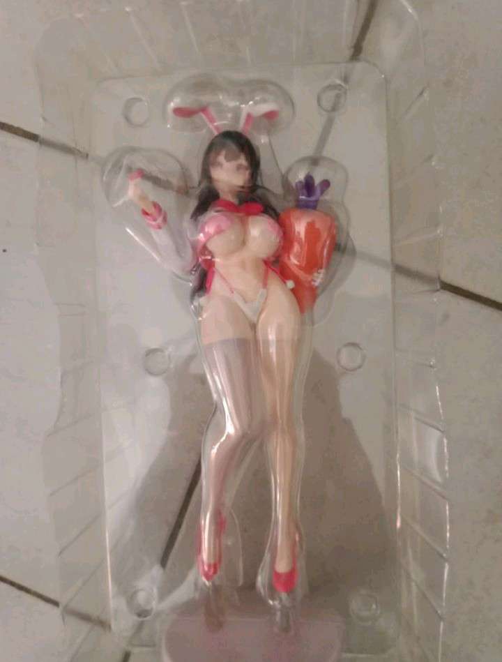 figurine lapine sexy