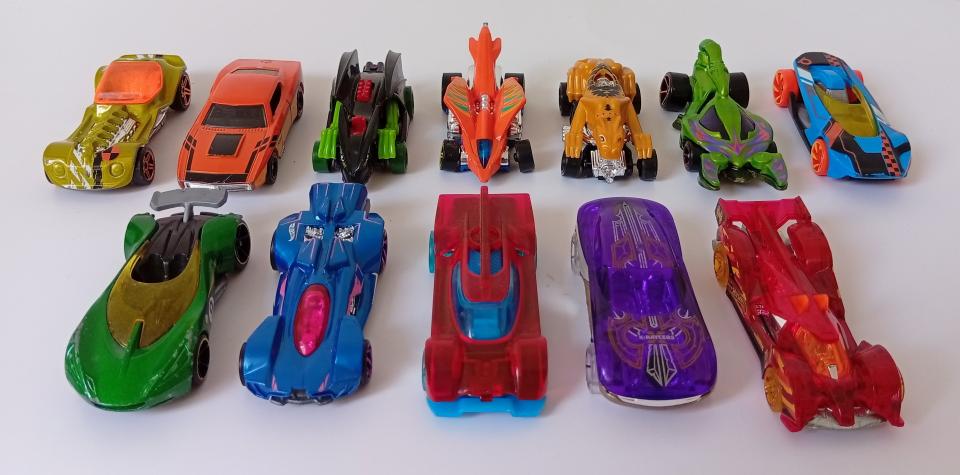 Lot de 12 Voitures Hot Wheels de 2006 à 2019 - Mattel (Made in Indonésia)