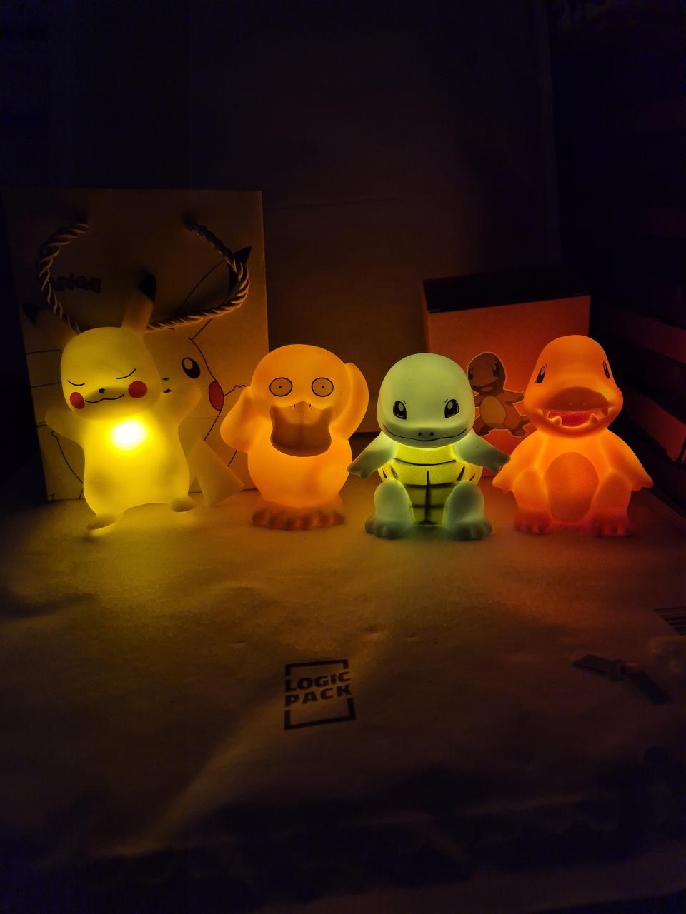 4 figurines Pokémon Veilleuse neuf sous emballage