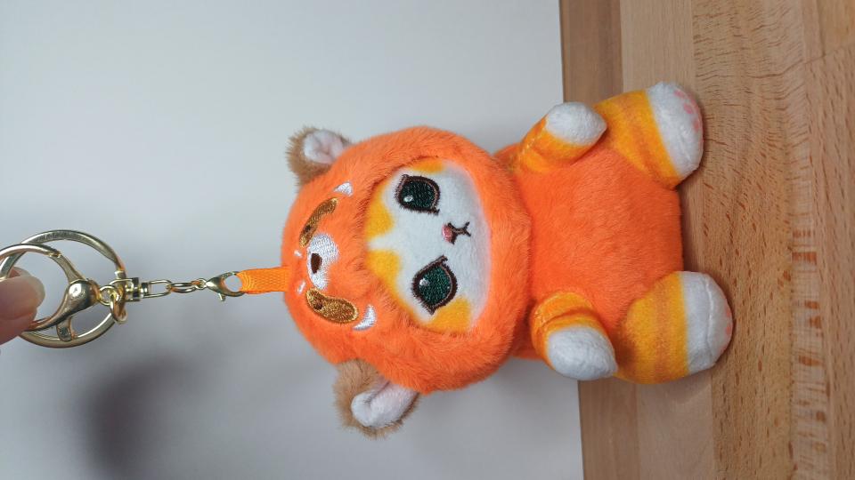 Mofusand en costume de panda roux