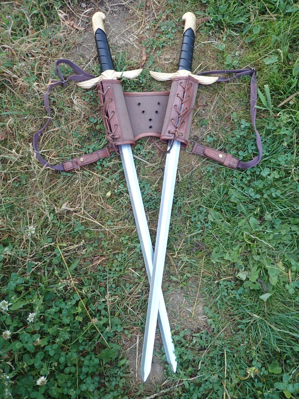 2 épées Altaïr Assassin's Creed + harnais double épée RFB