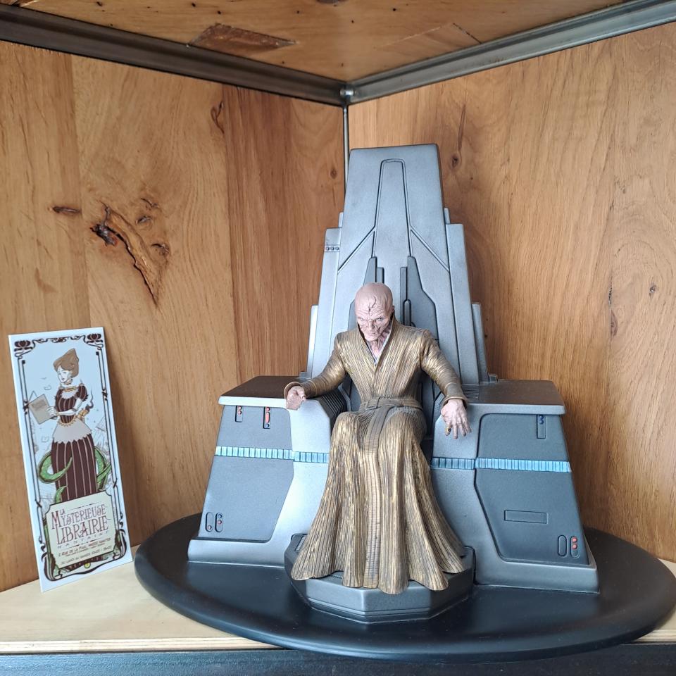Snoke sur son trône, épisode VIII "Star Wars : Les derniers Jedi").